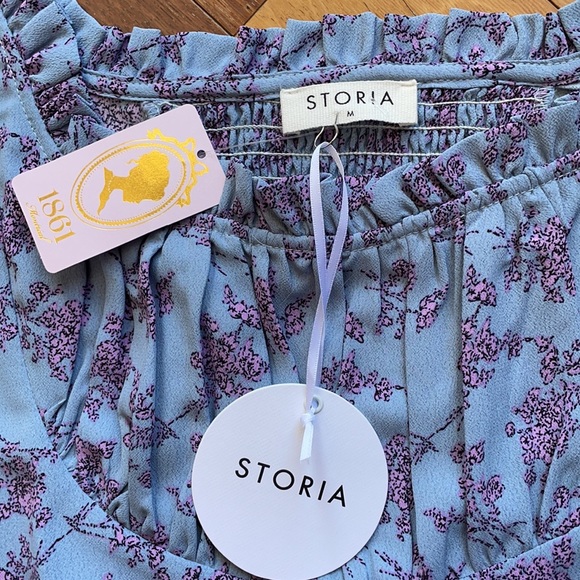 NWT Boutique 1861 Blue and Lilac Floral Crop Top w Tie Detail, size Medium - Picture 9 of 13